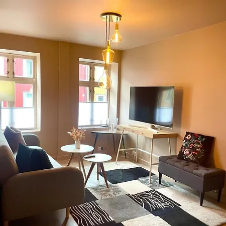 Cosy 4 Bedroom *